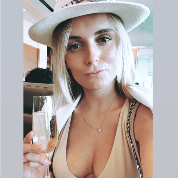 Meet your Posher, Giuliana - Picture 2 of 3